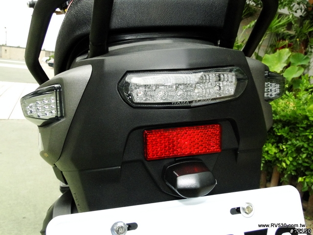 X-HOT150 星鑽灰交車...安全帽是隨便送一頂嗎?