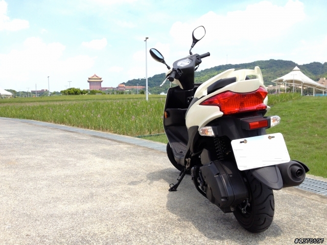 男人都愛日本~~~車!Address V125SS開箱! 白色超讚!