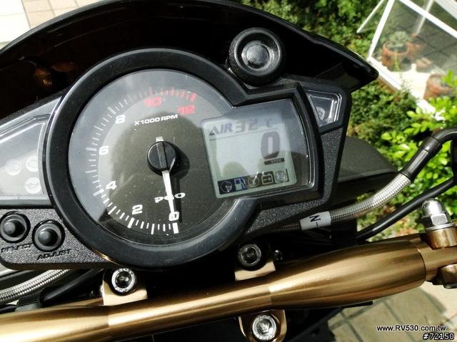 X-HOT150 星鑽灰交車...安全帽是隨便送一頂嗎?