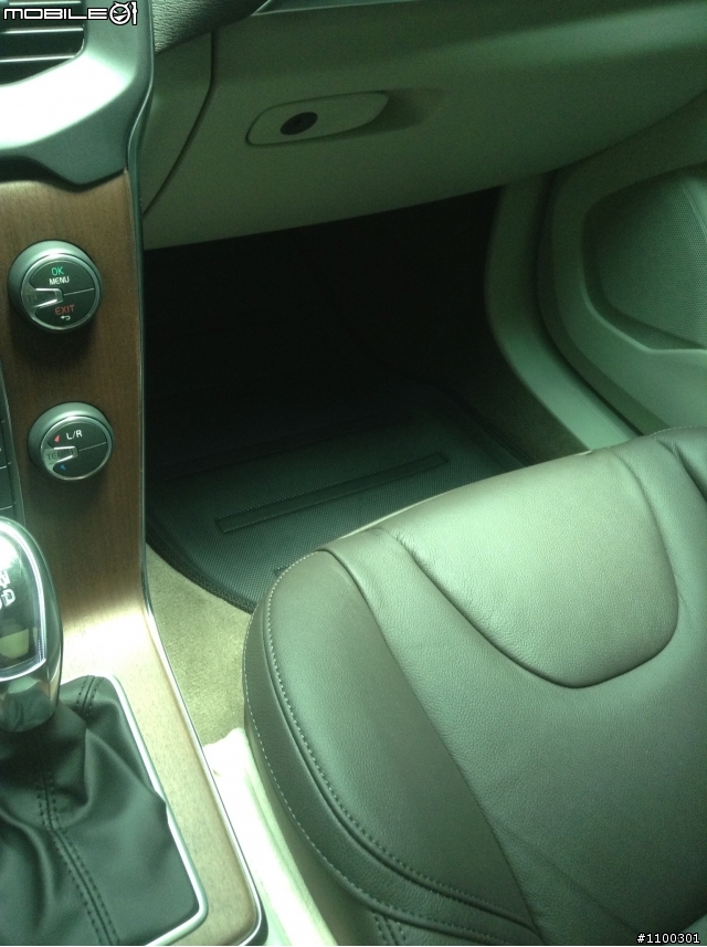 說好的開箱呢 Volvo V40