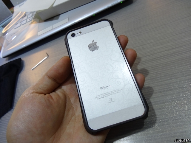 iPhone 5 鋁合金保護框 with 玻璃保護貼 開箱