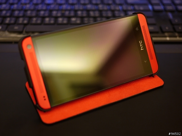 HTC New one 紅妞 + 原廠硬殼側翻保護殼分享~