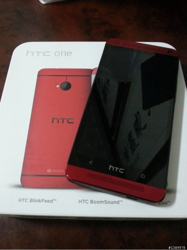 『簡易開箱』紅牛 32G ( New HTC One 紅色)