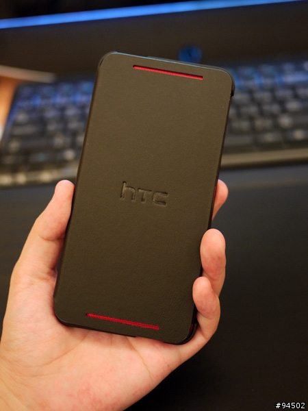 HTC New one 紅妞 + 原廠硬殼側翻保護殼分享~