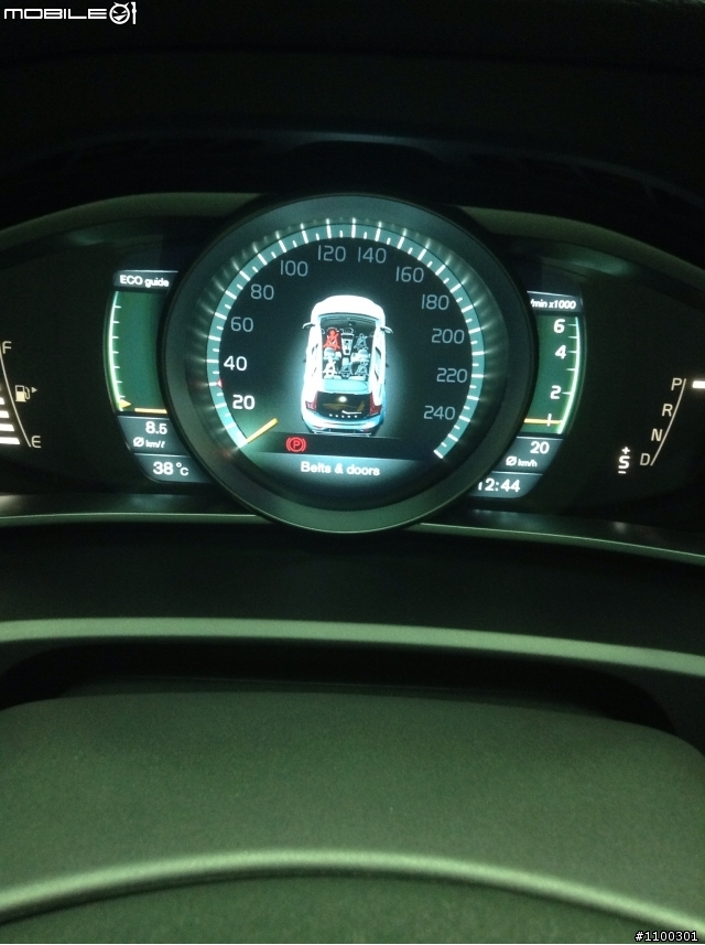 說好的開箱呢 Volvo V40