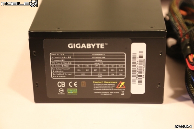 技嘉GREENMAX PLUS 450W...小小操爆你開箱...XD