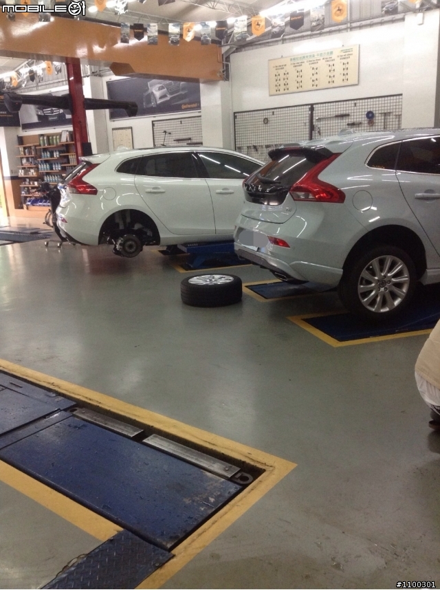 說好的開箱呢 Volvo V40