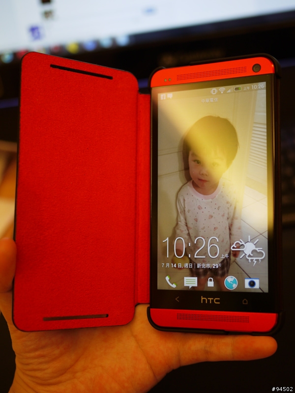 HTC New one 紅妞 + 原廠硬殼側翻保護殼分享~