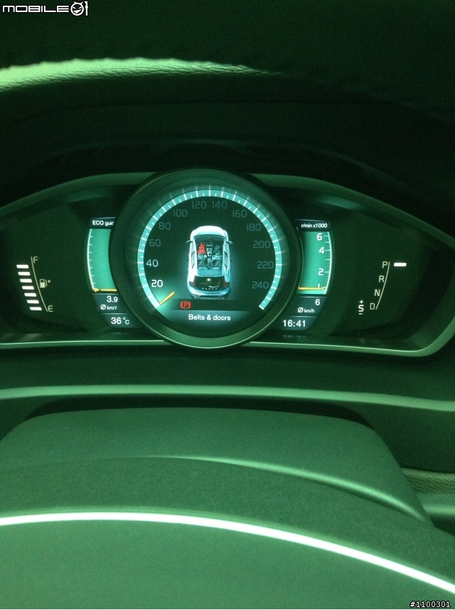 說好的開箱呢 Volvo V40