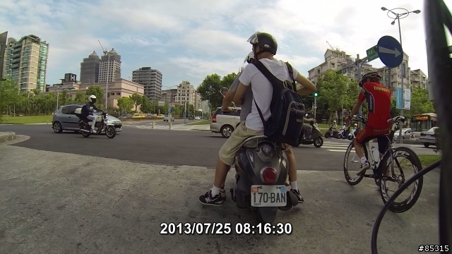 為什麼老是有人要在單車道騎機車