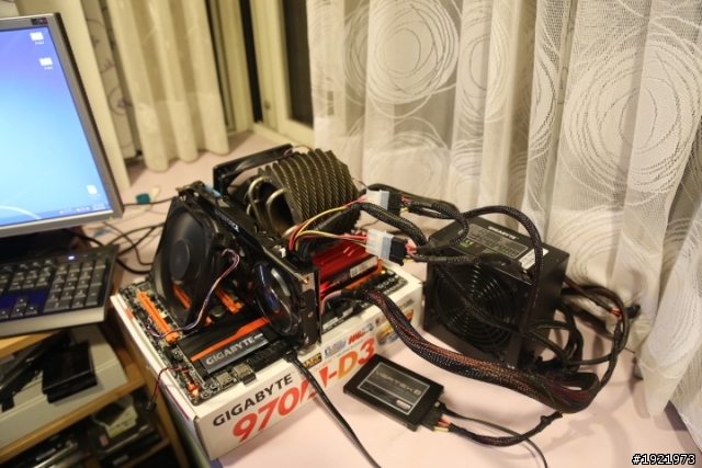 技嘉GREENMAX PLUS 450W...小小操爆你開箱...XD