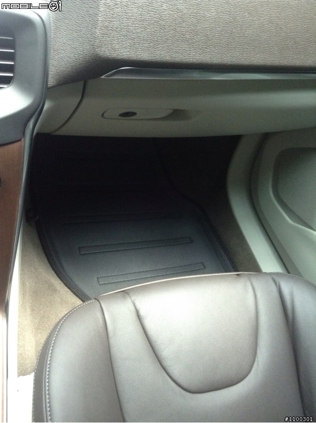 說好的開箱呢 Volvo V40