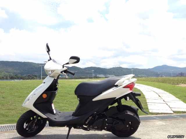 男人都愛日本~~~車!Address V125SS開箱! 白色超讚!