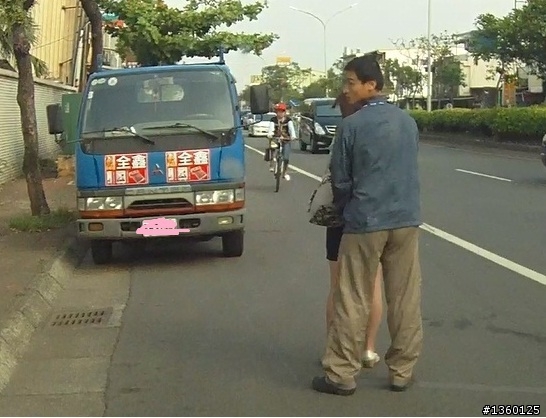 有"射手"在背後,是沒感覺?還是不敢跑?(有圖)