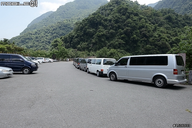 深吸一口氣,直接開車進入慕谷慕魚,沒遇到塞車,ya!