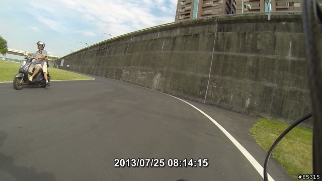 為什麼老是有人要在單車道騎機車