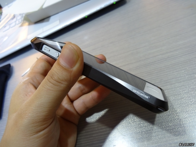 iPhone 5 鋁合金保護框 with 玻璃保護貼 開箱