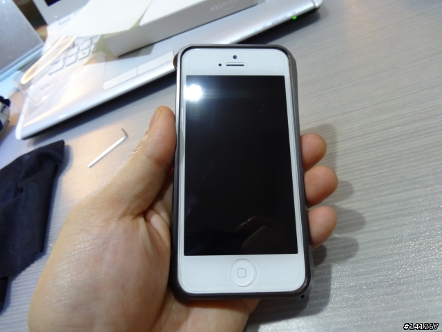 iPhone 5 鋁合金保護框 with 玻璃保護貼 開箱
