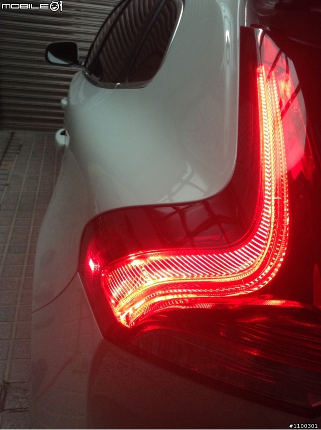 說好的開箱呢 Volvo V40