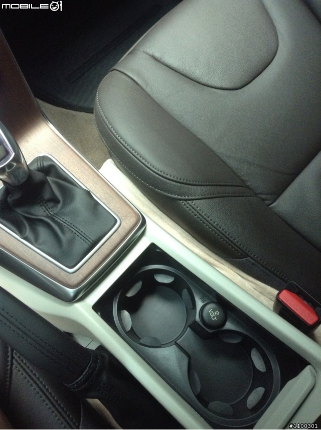 說好的開箱呢 Volvo V40