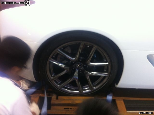 LEXUS南台中旗艦展示中心 錄到 LFA 卸車過程~! (圖+影)