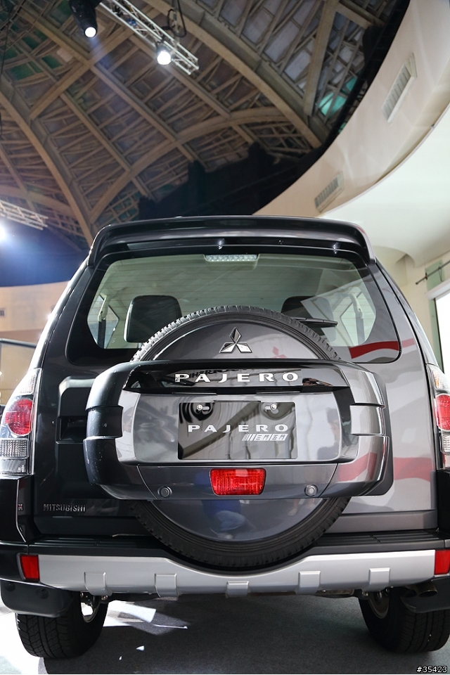 日本進口神祕新車(Mitsubishi Lancer Sportback 1.8 & Pajero 3.2)VIP上市現場直擊活動(圖多!內有福利照)