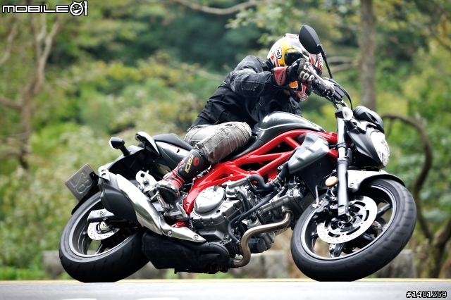 SUZUKI GLADIUS650 ABS 2013年式登場