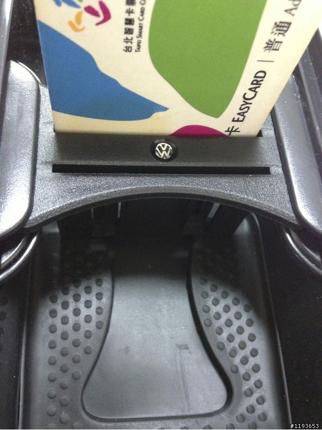 ⟨開箱文⟩有了插卡器 開福斯 不用再手忙腳亂找停車卡囉