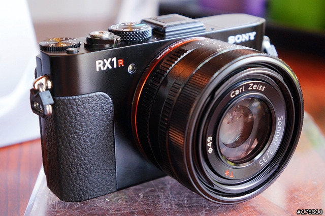 精巧時尚‧夢幻逸品 Sony RX1 全片幅相機
