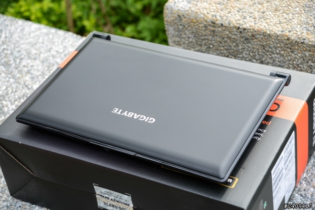 應用展入手霧黑GIGABYTE P25K電競筆電分享