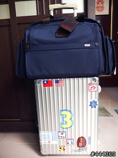 開箱-TUMI-22250NVHE 變形金剛手提行李袋。