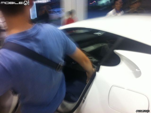 LEXUS南台中旗艦展示中心 錄到 LFA 卸車過程~! (圖+影)