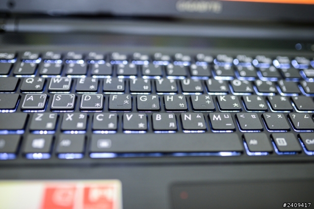 應用展入手霧黑GIGABYTE P25K電競筆電分享