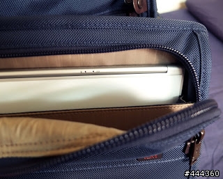 開箱-TUMI-22250NVHE 變形金剛手提行李袋。