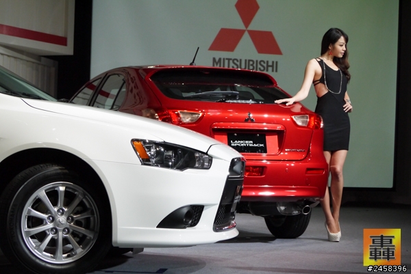 隱身於停車場的秘密開箱…..這樣才算神祕新車吧