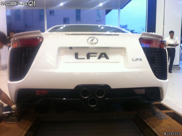 LEXUS南台中旗艦展示中心 錄到 LFA 卸車過程~! (圖+影)