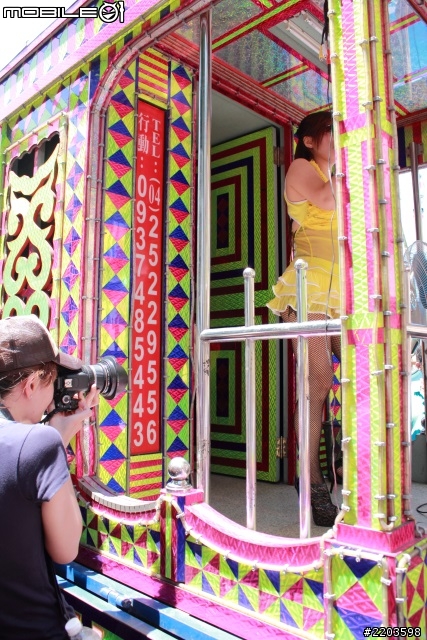 2013義民祭神豬大賽怎麼來那麼多電子花車女郎之這一定是個誤會