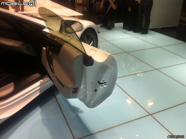 LEXUS南台中旗艦展示中心 錄到 LFA 卸車過程~! (圖+影)
