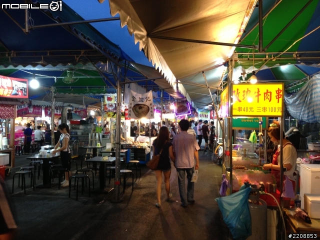 桃園夜市新據點-御花園夜市-台南(花枝羹/蚵仔煎/雞排)店