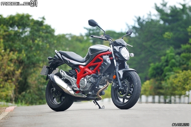 SUZUKI GLADIUS650 ABS 2013年式登場