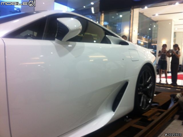 LEXUS南台中旗艦展示中心 錄到 LFA 卸車過程~! (圖+影)