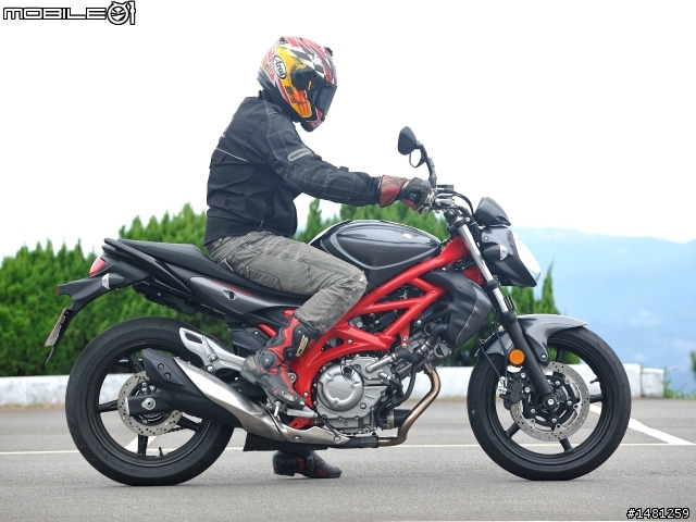 SUZUKI GLADIUS650 ABS 2013年式登場