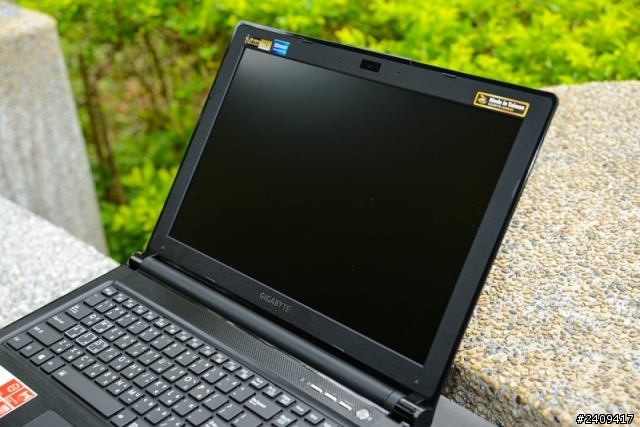 應用展入手霧黑GIGABYTE P25K電競筆電分享