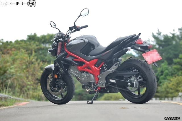 SUZUKI GLADIUS650 ABS 2013年式登場