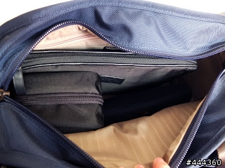 開箱-TUMI-22250NVHE 變形金剛手提行李袋。
