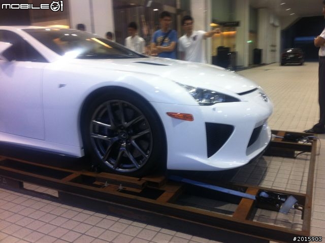 LEXUS南台中旗艦展示中心 錄到 LFA 卸車過程~! (圖+影)