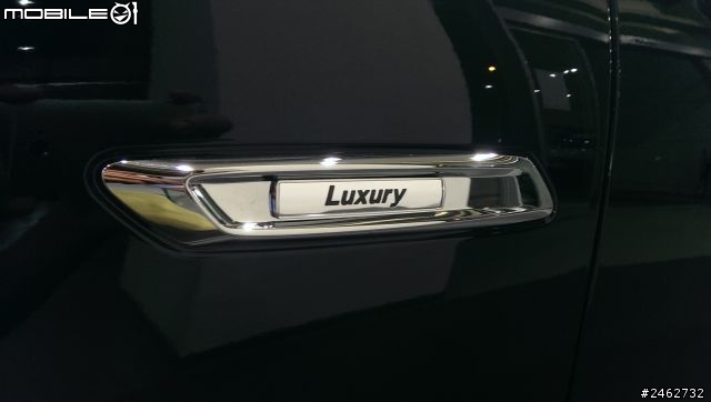 昨天去展間賞車 2014 BMW 528i (F10)
