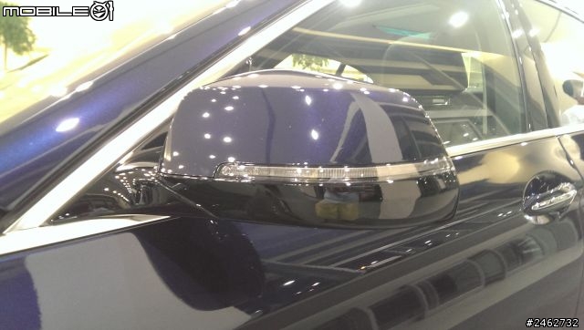 昨天去展間賞車 2014 BMW 528i (F10)