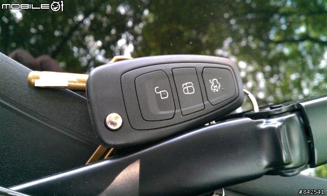Kuga 1.6T開"箱"與 3+1 輛單車收納於車內分享