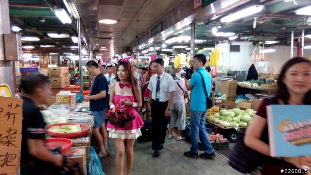 菜市場巧遇三菱兔女郎